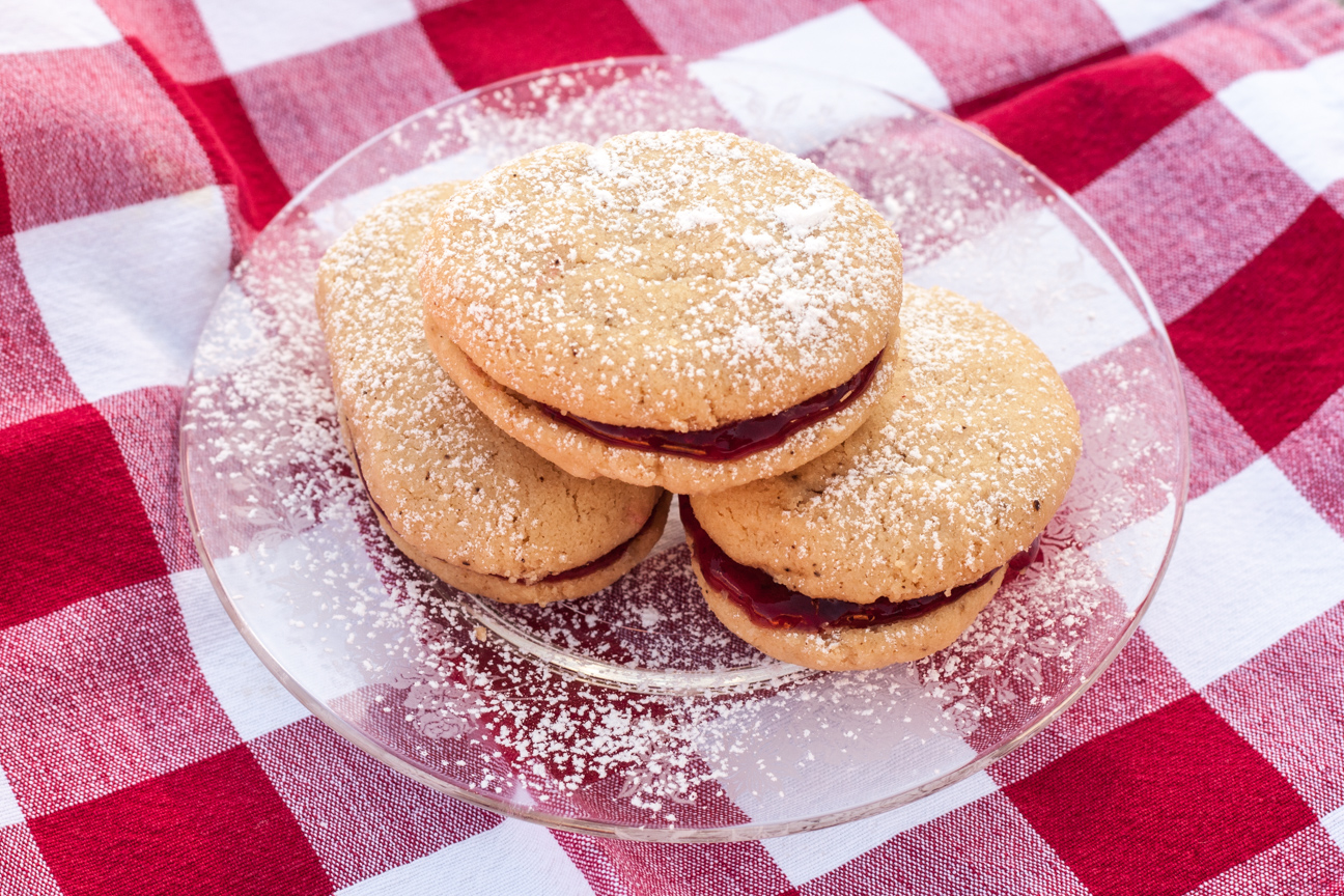 finnish spoon cookies on plate on napkin