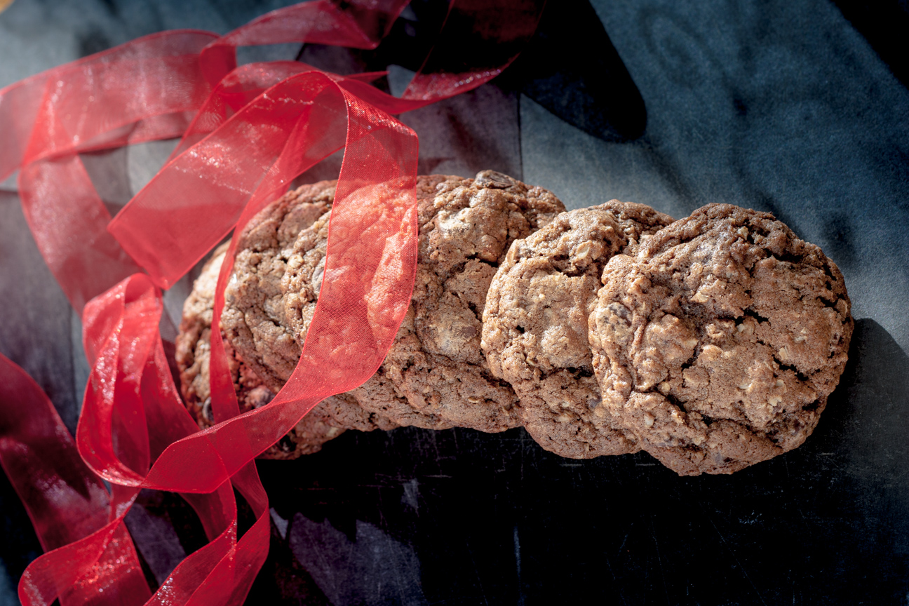 mocha-chocolate-chip-cookies-with-red-ribbon