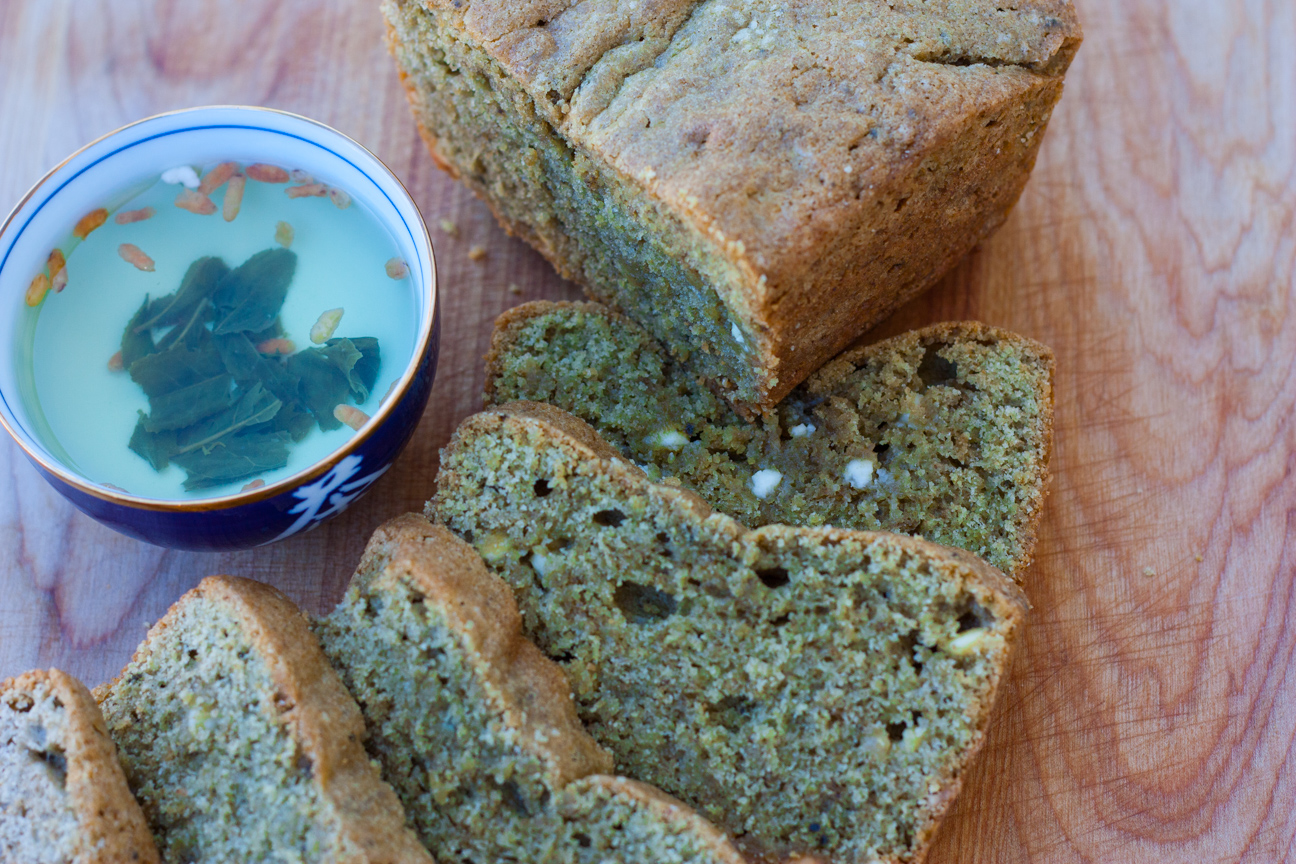 matcha and white chocolate cake with green tea